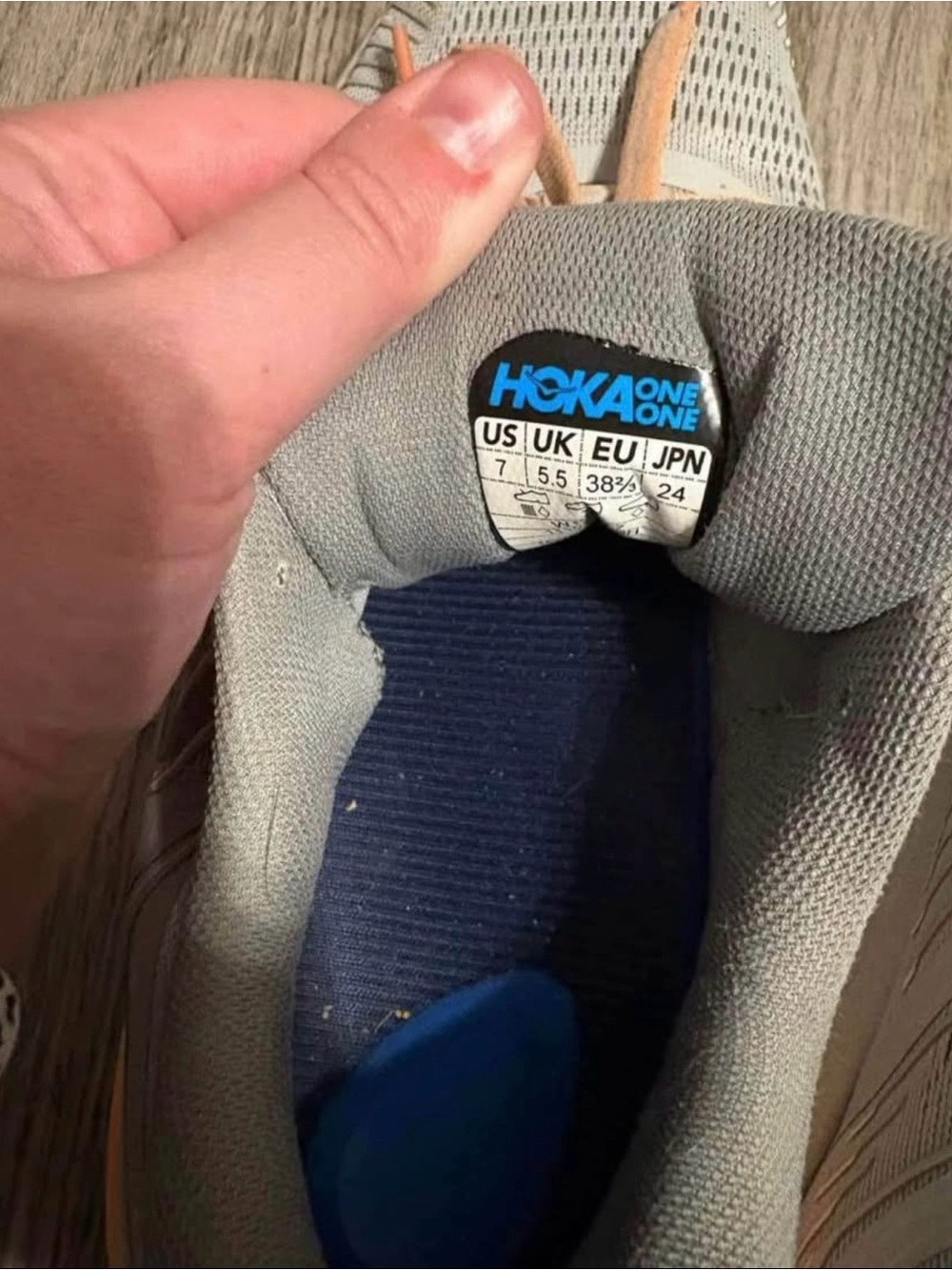 Hokas - Picture 2 of 2